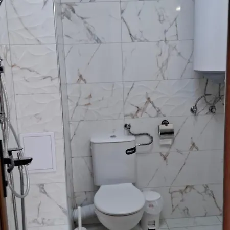 отличен двустаен